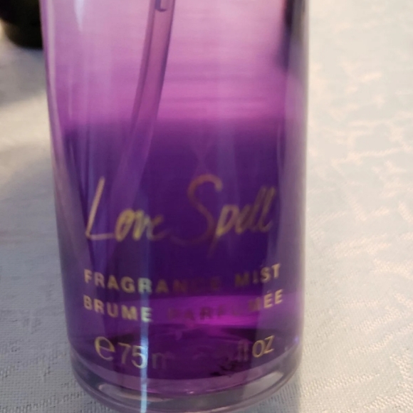 Victoria secret love spill - Picture 5 of 5